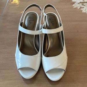 Life stride soft system white leather heels